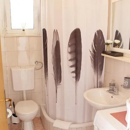 Lovro Apartment *