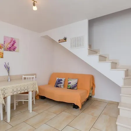 Apartment Lovro