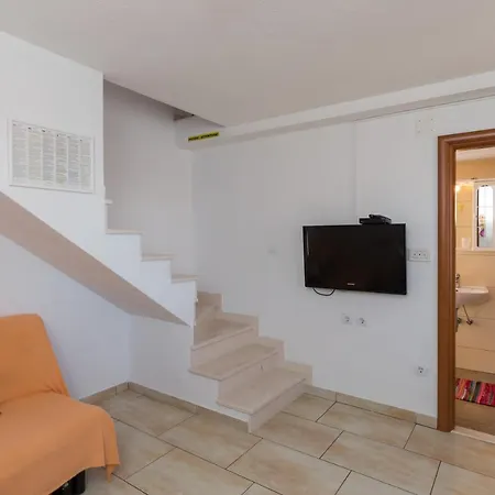 Apartment Lovro *