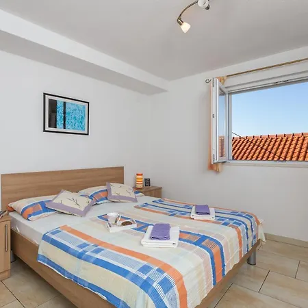 Apartment Lovro
