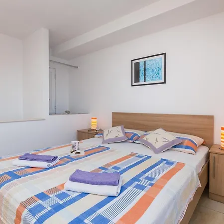 Apartment Lovro