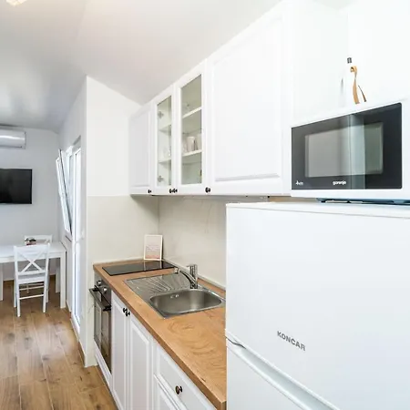 Lovro Apartman *