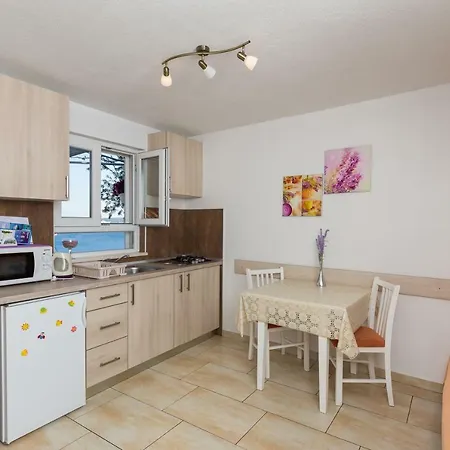 Apartment Lovro *