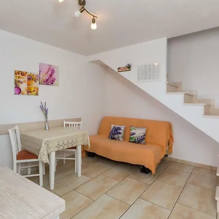 Apartment Lovro *